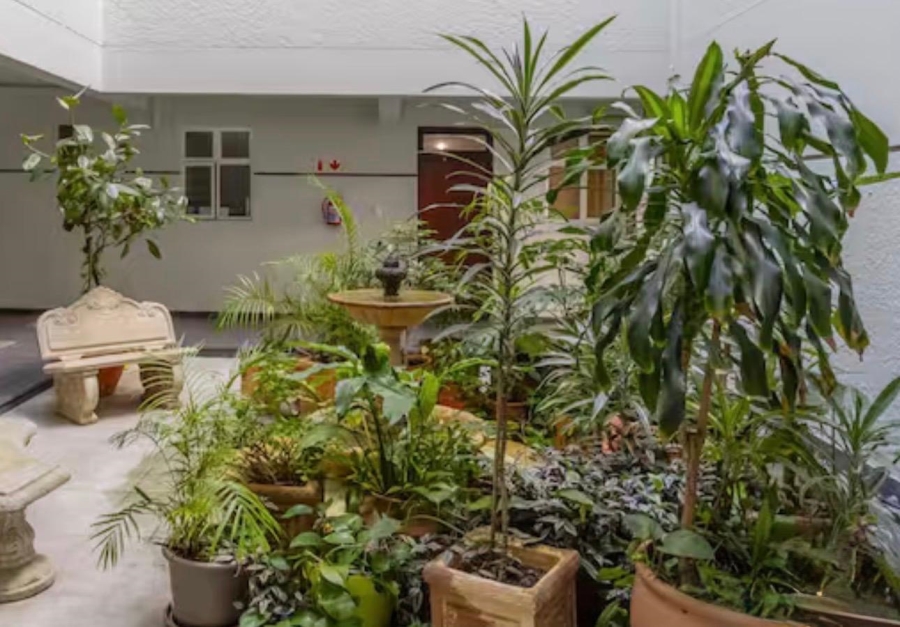 1 Bedroom Property for Sale in Sea Point Western Cape